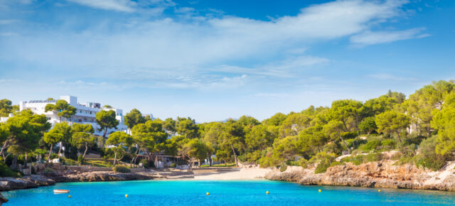 Badespaß auf Mallorca: 9 Tage Cala d’Or im 3* Hotel mit Frühstück & Flug nur 1515€ für die ganze Familie