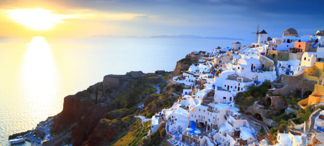 8 Tage auf der griechischen Trauminsel Santorini inkl. gutem 3* Hotel & Flug nur 358€