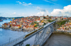 Portugal: 4 Tage Porto im TOP 4* Hotel mit Frühstück, Flug & Bootstour nur 262€