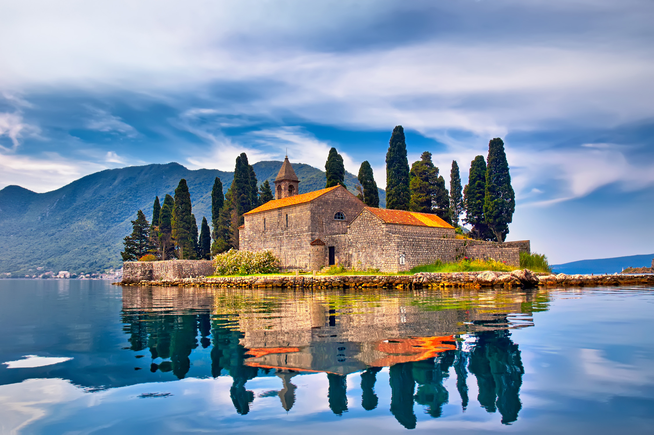 Fly & Drive: 8 Tage in Montenegro mit Mietwagen & Hin- & Rückflug nur 41€ pro Person