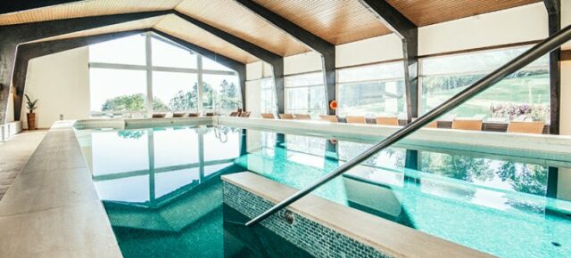 Bayern: 3 Tage übers WE im 4* Wellnesshotel mit Halbpension, Spa & Extras ab 169€