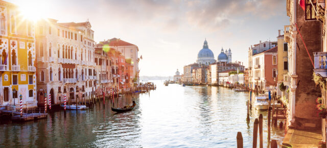 Kulturelle Entdeckungsreise in Venedig: 3 Tage im TOP 3* Hotel mit Frühstück, Flug & Ausflug auf die Nachbarinsel nur 179€