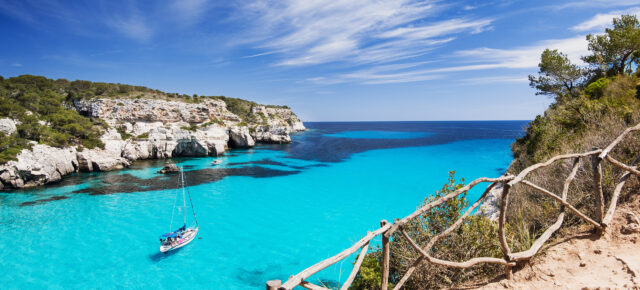 Inselurlaub: 8 Tage Menorca im 4* Hotel in Strandnähe mit Halbpension, Flug & Transfer nur 529€