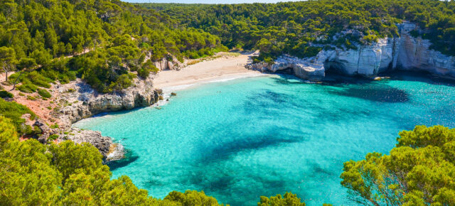 Menorca: 5 Tage im TOP modernen 4* Hotel mit Halbpension & Flug für 527 €