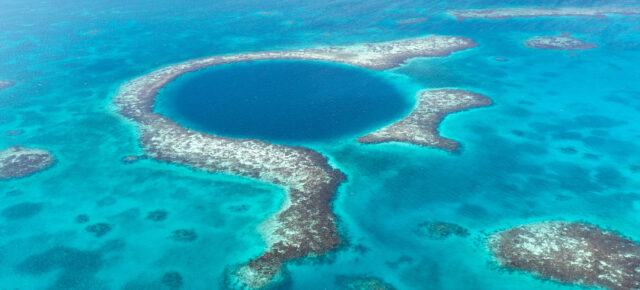 The Great Blue Hole: Das dunkelblaue Wunder von Belize