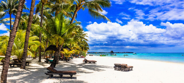 Mauritius: 10 Tage im strandnahen 3* Hotel inkl. Halbpension, Transfer & Zug für 1309€