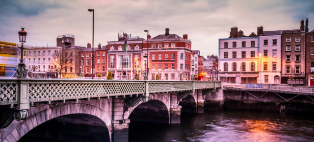 Kurztrip nach Dublin: 4 Tage ins TOP 4* Hotel mit Frühstück & Flug für 308€