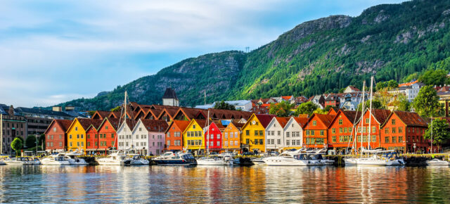 Kurztrip nach Norwegen: 4 Tage Bergen im tollen 3* Hotel mit Flug ab 215€