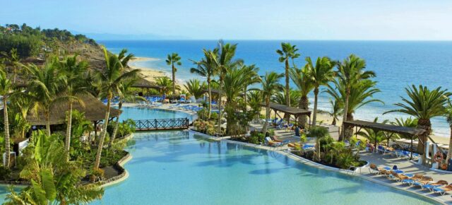 Urlaub auf den Kanaren: 8 Tage auf Fuerteventura im 4* Hotel mit All Inclusive, Flug, Transfer & Zug nur 801€