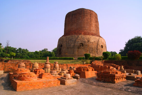 Indien Varanasi Panchaytan Ruinen