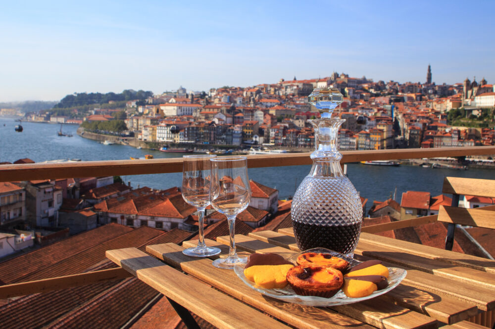 Portugal Porto Wein Gebaeck Aussicht