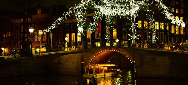 Weihnachtszeit in Amsterdam: 2 Tage im 4* Hotel nahe Stadtzentrum für NUR 76€