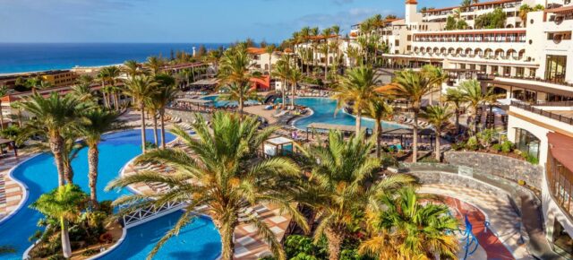 Kanaren-Traum: 6 Tage Fuerteventura im guten 4* Hotel mit Halbpension & Flug nur 421€