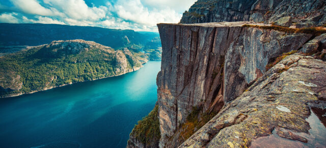 Preikestolen Wanderung: So erklimmt Ihr Norwegens berühmtes Felsplateau