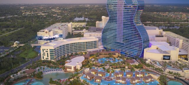 Schlafen in einer riesigen Gitarre?! 7 Tage Florida im krassen 4.5* The Guitar Hotel inkl. Flug für 2361€