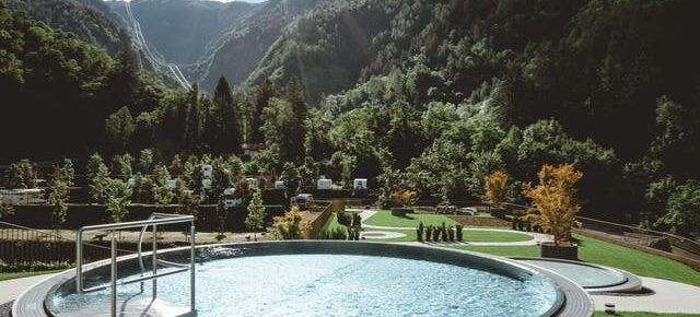 Wellnessurlaub: 4 Tage in Südtirol im 3* Hotel mit Halbpension & Infinity Pool ab 374€