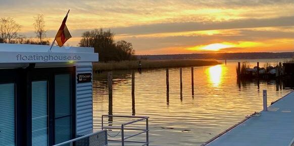 Blick aufs Wasser & in die Natur: 4 Tage übers WE im Hausboot auf Usedom für 186€ p.P.