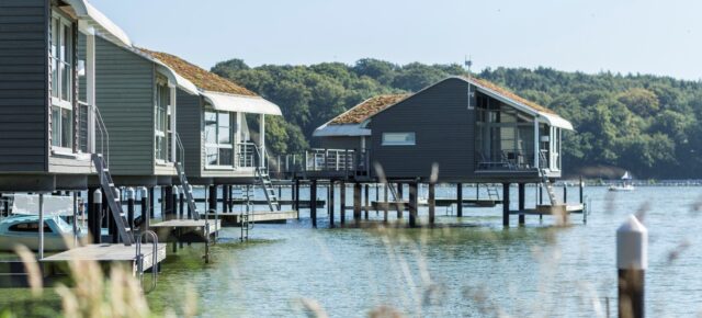 Pfahlhaus-Suiten & schwimmende Häuser: 2 Tage übers WE in der Wasserferienwelt in Rügen mit Apartment nur 90€