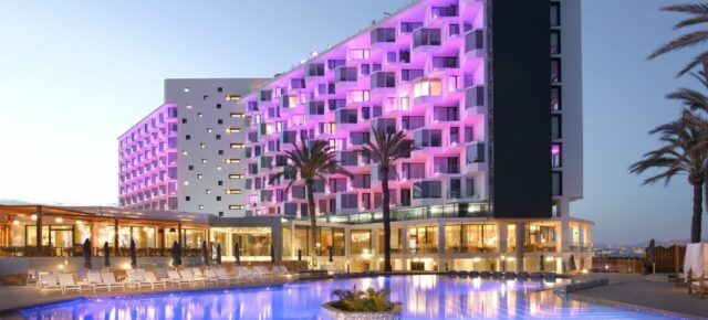 Luxus auf Ibiza: 8 Tage im TOP 5* Hard Rock Hotel inkl. Frühstück, Flug & Transfer für 999€