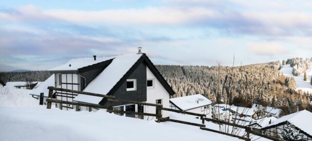 Winter Wonderland in Winterberg: 5 Tage im Ferienhaus direkt an der Piste ab 105€ p.P.