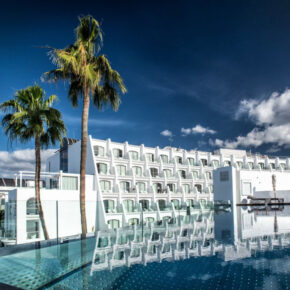 Im Sommer nach Teneriffa: 6 Tage im TOP 4* Hotel mit Halbpension, Flug & Transfer für 916€