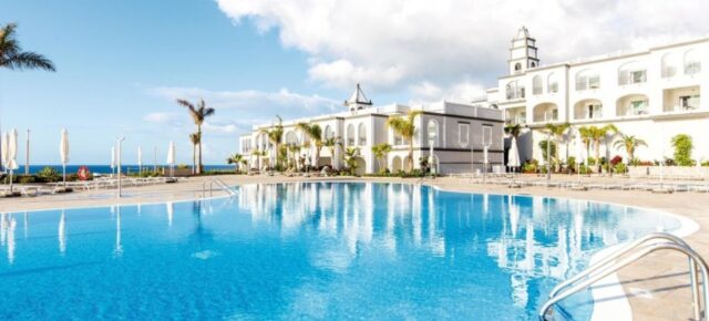 Insel-Urlaub: 7 Tage Fuerteventura im TOP 4* Hotel mit Frühstück, Flug, Transfer & Zug für 698€