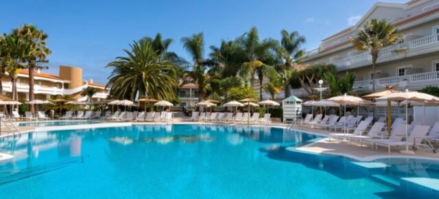 Teneriffa: 8 Tage im TOP 4* RIU Hotel mit Halbpension, Flug, Transfer & Zug für 726€