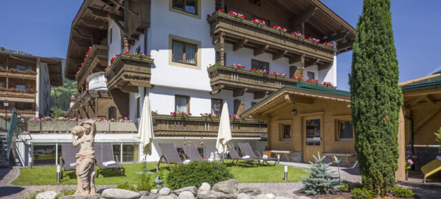 Wellness pur in Österreich: 4 Tage Zillertal im TOP 4* Hotel mit Halbpension für 264€