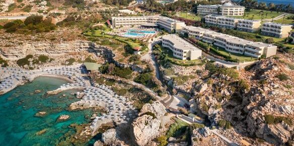 Rhodos-Familienurlaub: 8 Tage im TOP 4* Hotel mit Halbpension, Flug & Transfer für 1.626€ für die ganze Familie