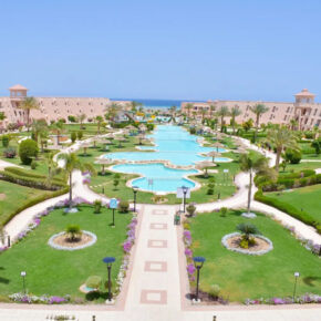 Familienurlaub: 6 Tage Ägypten im 5* Resort mit All Inclusive, Flug, Transfer & Zug nur 1496€