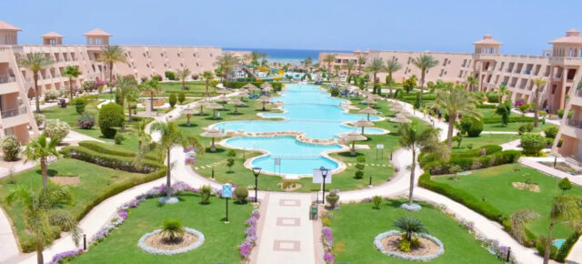 Familienurlaub: 6 Tage Ägypten im 5* Resort mit All Inclusive, Flug, Transfer & Zug nur 1496€