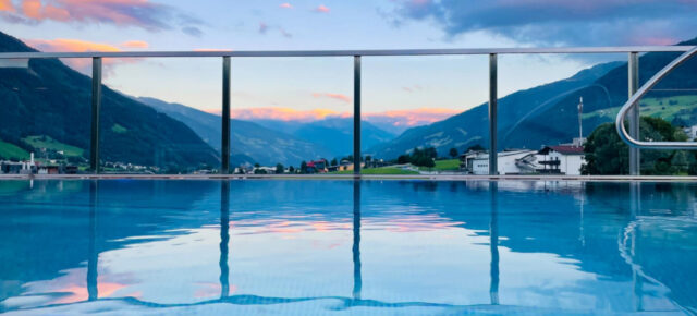 Tirol Kurztrip: 3 Tage übers Wochenende Zillertal im 4* Wellnesshotel mit Halbpension & Extras nur 179€