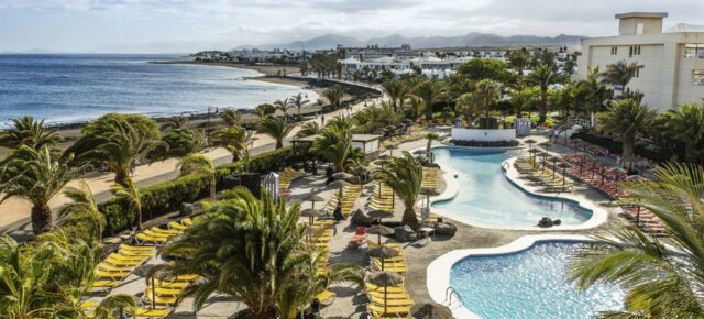 Ab auf die Kanaren: 8 Tage Lanzarote im 4* Hotel mit Halbpension, Flug & Transfer ab 561€