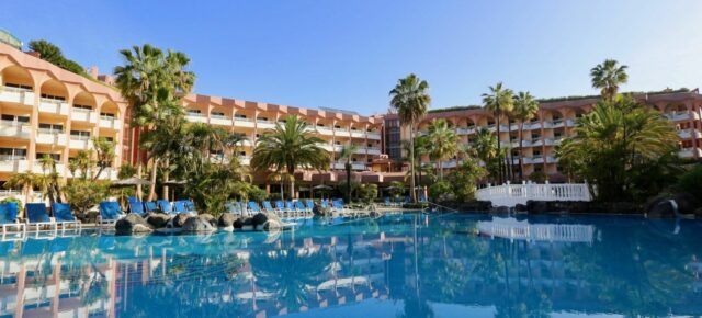 Frühbucher-Schnäppchen: 6 Tage auf Teneriffa im TOP 4* Hotel mit Halbpension, Flug, Transfer & Zug nur 565€