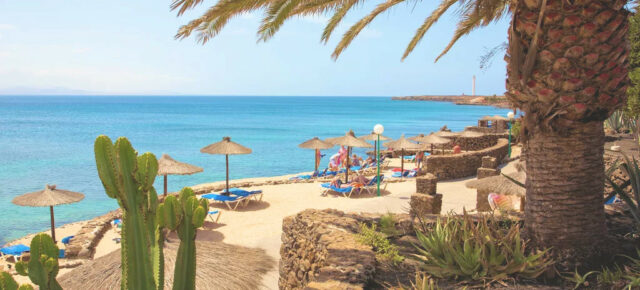 Im Winter auf die Kanaren: 5 Tage Lanzarote im guten 3* Hotel am Strand mit All Inclusive, Flug & Transfer nur 376€