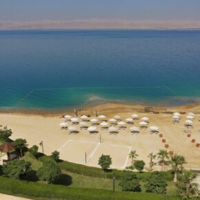 Traumurlaub am Toten Meer: 8 Tage Jordanien im 4* Strandresort mit Frühstück, Flug, Transfer & Zug nur 1246€