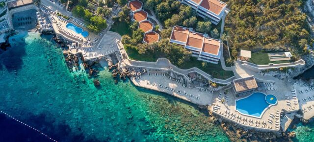 Traumurlaub Montenegro: 6 Tage im tollen 4* Resort inkl. Halbpension, Flug & Extras nur 399€