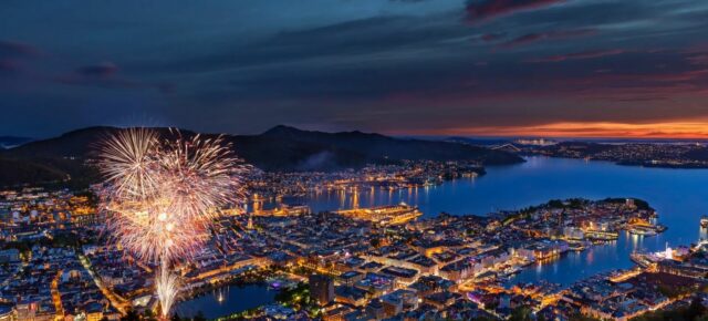 Silvester bei den Fjorden: 5 Tage Norwegen Rundreise inkl. Hotel, Frühstück, Nordlichter-Tour, Bootstour, Transfer & Flug nur 1527€