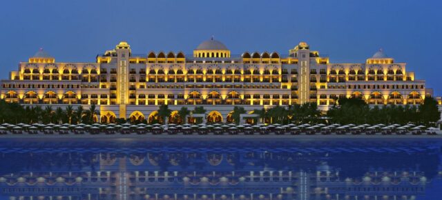 Mehr Luxus geht nicht: 8 Tage Dubai im TOP 5* Hotel mit Halbpension, Flug, Transfer & Zug ab 1425€