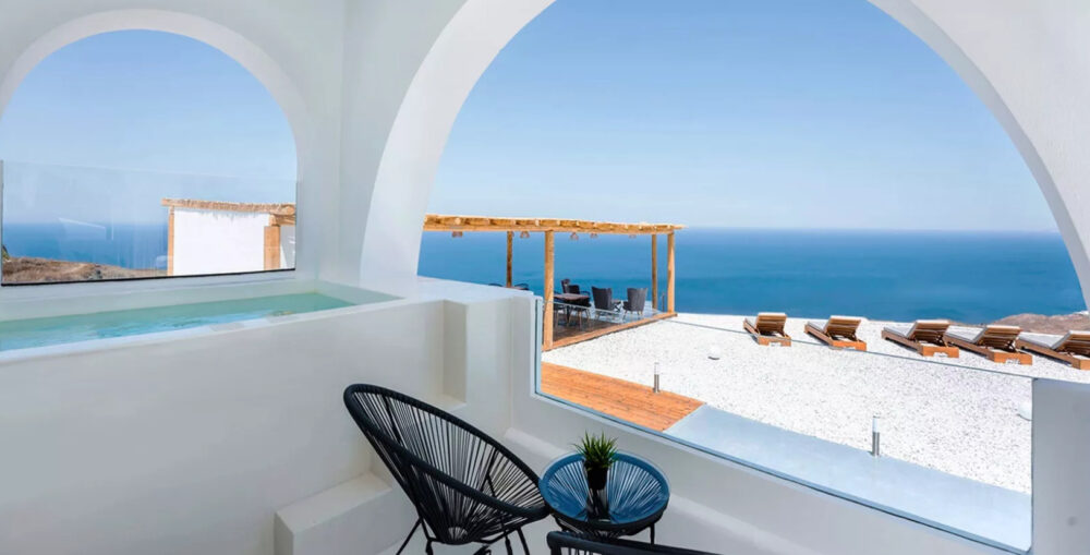 santorini_leon_luxury_suites