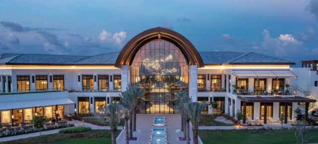 Mega fancy Luxusresort: 7 Tage in Ras Al Khaimah inkl. TOP 5* Resort, Halbpension, Flug, Transfer & Zug ab 1.437€