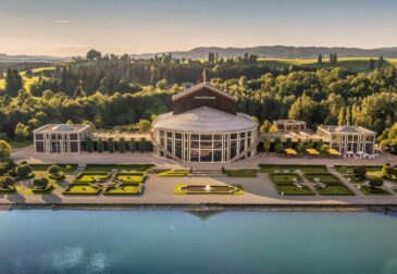 Füssen im Allgäu: Festspielhaus Neuschwanstein inklusive Premium Hotel & Frühstück ab 12...