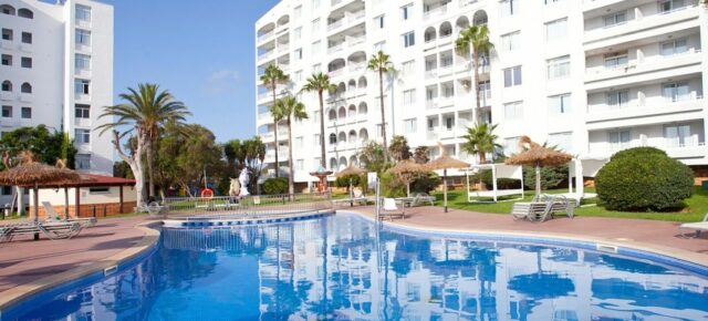 Familienurlaub auf Mallorca: 8 Tage im 4* Hotel mit All Inclusive Plus, Flug, Transfer & Zug nur 1670€ für die ganze Familie