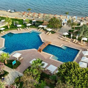 Luxus in der Türkei: 6 Tage im TOP 4* TUI BLUE Hotel mit All Inclusive, Flug, Transfer & Zug ab 675€