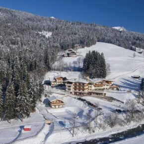 Winterspaß in Österreich: 3 Tage im tollen 4* Hotel mit Halbpension für NUR 219€