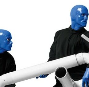 Erlebt das blaue Wunder: Tickets für die BLUE MAN GROUP in Berlin inkl. Hotelübernachtung NUR 99€