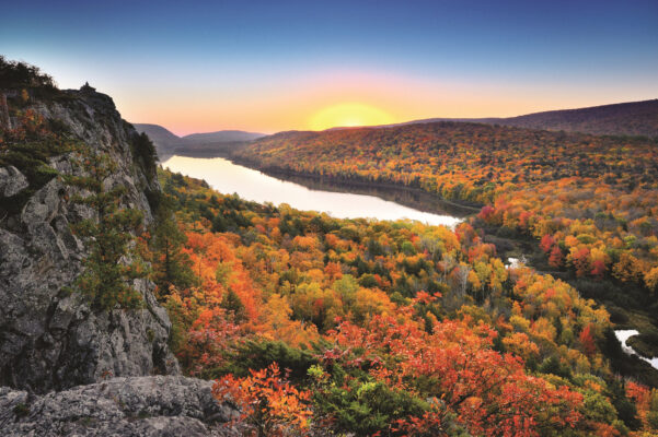 Michigan Lake of the cloudes