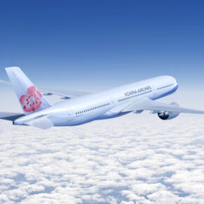 China Airlines Flugzeug über Wolken