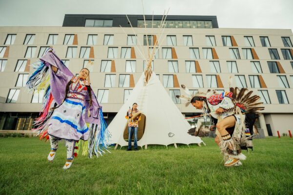 First Nations vor dem Dakota Dunes Resort